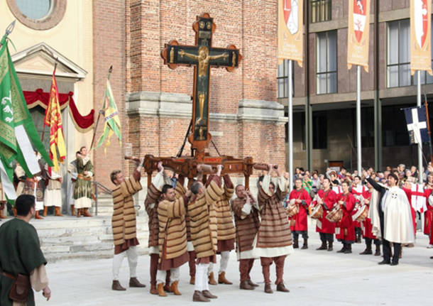 Palio, traslazione della Croce a San Domenico (inserita in galleria)