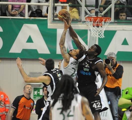 Semifinale gara 4: Montepaschi - Cimberio 78-77 (inserita in galleria)