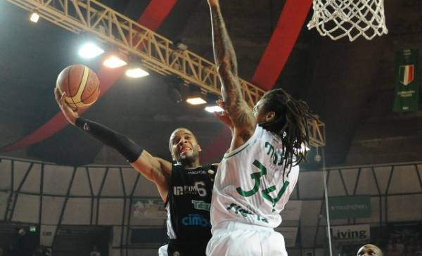  Semifinale gara5: Cimberio - Montepaschi 71-67 (inserita in galleria)