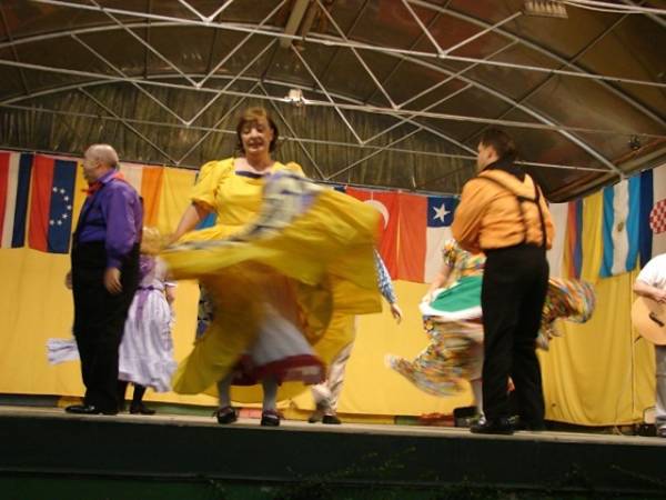 Apre il festival del Folclore (inserita in galleria)