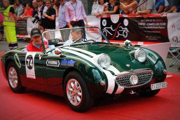 Auto d'epoca in Piazza Monte Grappa (inserita in galleria)