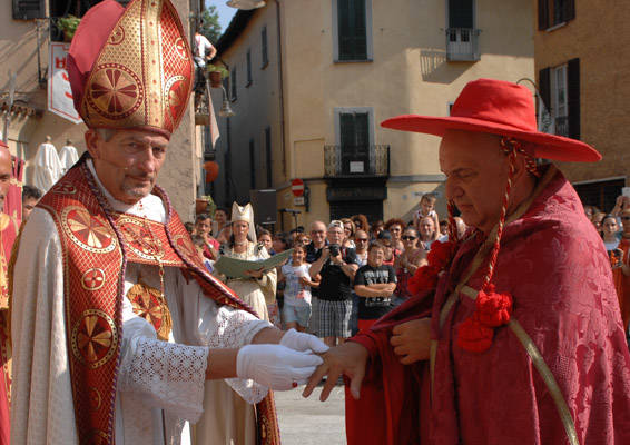 Corteo storico chiude il Palio dei Castelli 2 (inserita in galleria)