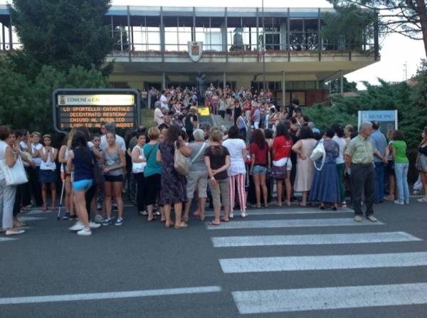 Davanti al Comune per Laura Prati (inserita in galleria)
