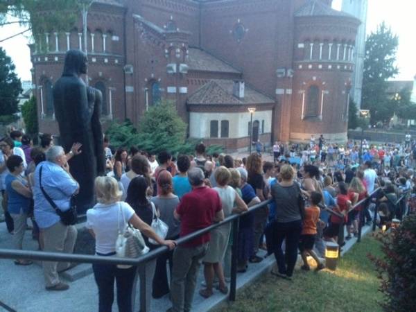 Davanti al Comune per Laura Prati (inserita in galleria)