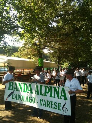 Gli alpini sfilano a Capolago  (inserita in galleria)