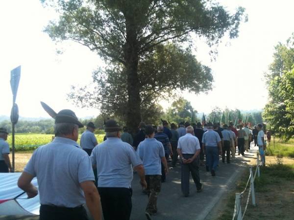 Gli alpini sfilano a Capolago  (inserita in galleria)