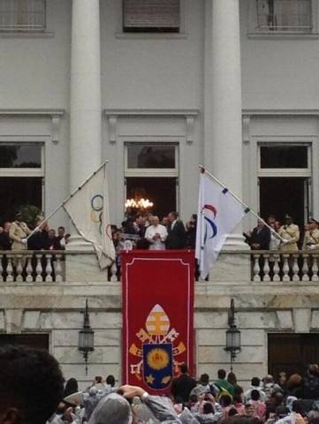 Il Papa con i pellegrini a Rio (inserita in galleria)