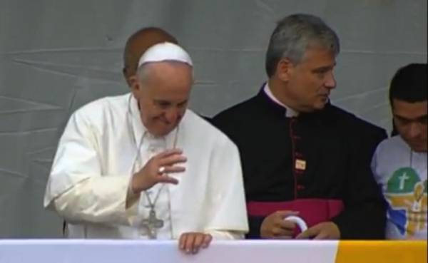 Il Papa con i pellegrini a Rio (inserita in galleria)