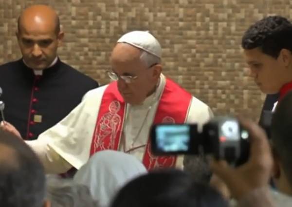 Il Papa con i pellegrini a Rio (inserita in galleria)