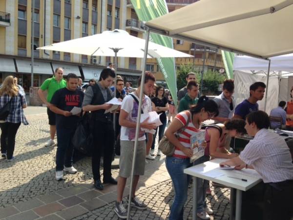 In fila per un posto da Mc Donald's (inserita in galleria)