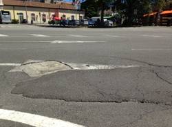 Viale Milano, l'asfalto cede (inserita in galleria)