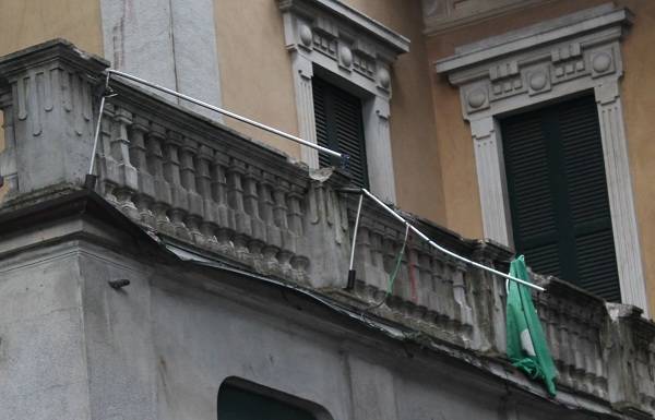 Villa Braghenti, cadono due piante causando gravi danni (inserita in galleria)