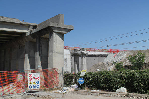 Addio al ponte della ferrovia (inserita in galleria)