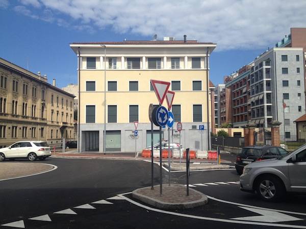 Aperta la rotonda di via Venegoni - via Borghi (inserita in galleria)