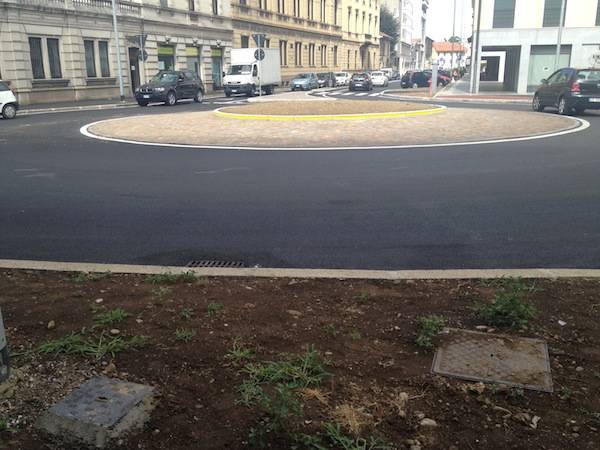 Aperta la rotonda di via Venegoni - via Borghi (inserita in galleria)