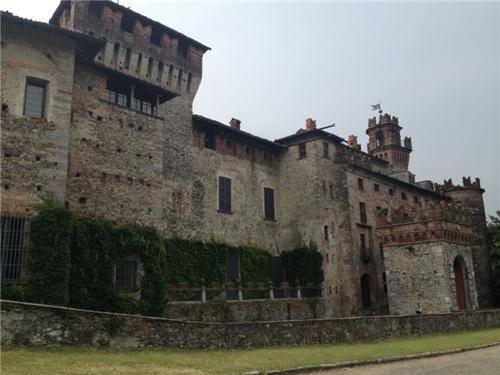 IL castello di Somma Lombardo (inserita in galleria)