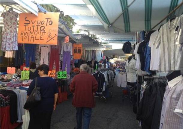 Il mercato di Luino (inserita in galleria)