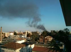 Incendio in ditta materie plastiche - la nube (inserita in galleria)