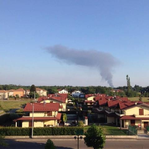 Incendio in ditta materie plastiche - la nube (inserita in galleria)
