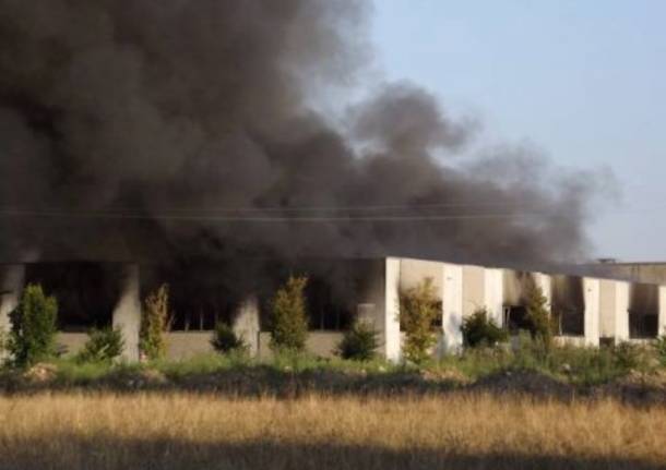 Incendio in una ditta chimica a Villa Cortese