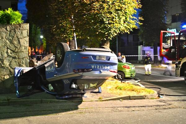 Incidente con volante della Polizia (inserita in galleria)