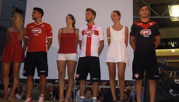 Le maglie della serie B (inserita in galleria)