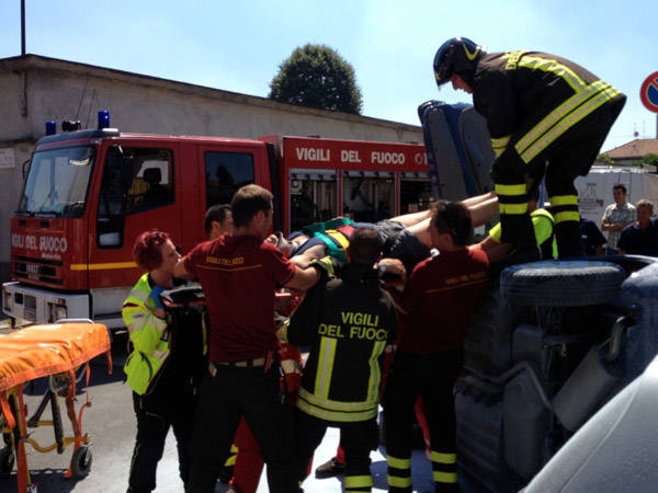 Scontro e ribaltamento a Busto (inserita in galleria)