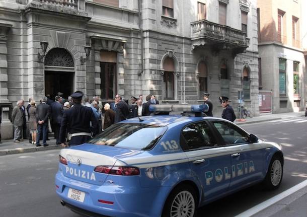 commissariato polizia via ugo foscolo busto