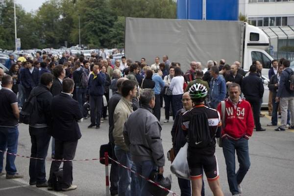 In centinaia in sciopero all'Aermacchi (inserita in galleria)