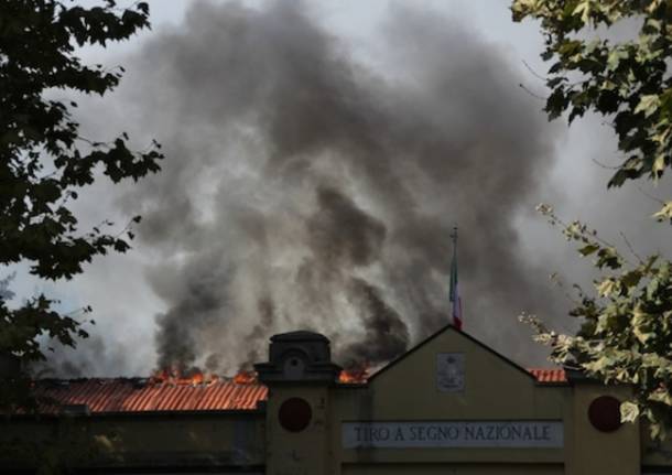 Incendio al tiro a segno olgiate olona (inserita in galleria)