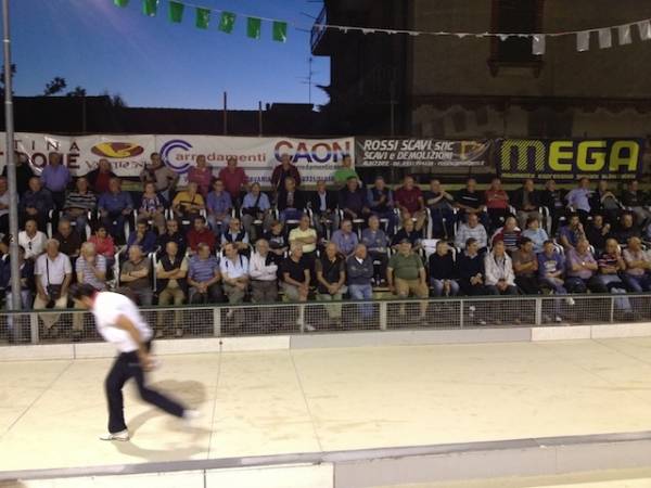 La finale del gran premio di bocce Albizzate (inserita in galleria)