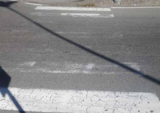 strisce pedonali sbiadite