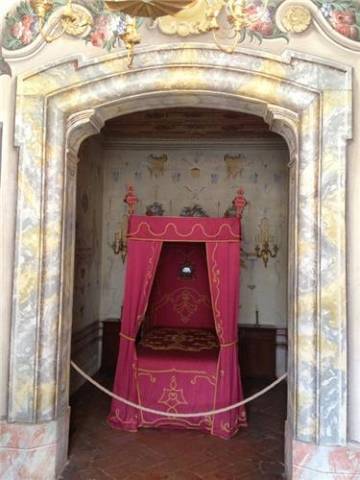 Tra i corridoi e i giardini di Villa Bozzolo (inserita in galleria)