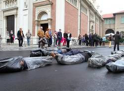 "Cadaveri" in mezzo alla strada a Venegono (inserita in galleria)