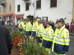 Gli alpini di AGra donano un defibrillatore al paese (inserita in galleria)