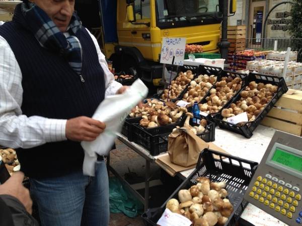 In migliaia per la "Fiera d'Autunno" (inserita in galleria)