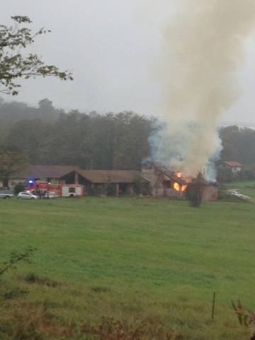 Incendio in un cascinale di Bardello (inserita in galleria)