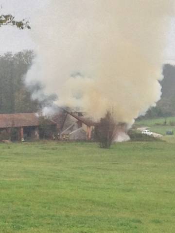 Incendio in un cascinale di Bardello (inserita in galleria)