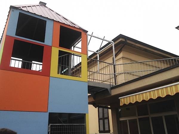 La scala antincendio diventa gioco  (inserita in galleria)