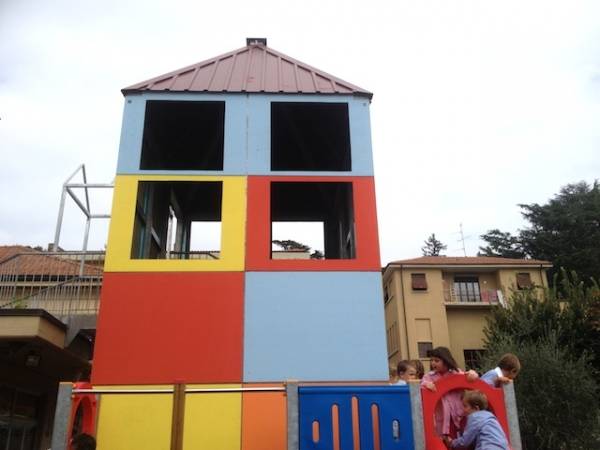 La scala antincendio diventa gioco  (inserita in galleria)