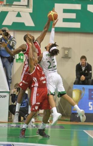 Supercoppa amara: Montepaschi - Cimberio 81-66 (inserita in galleria)