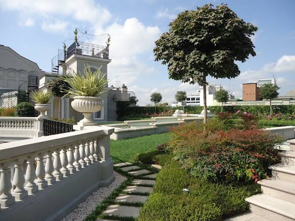 Un giardino pensile nel cuore di Milano (inserita in galleria)