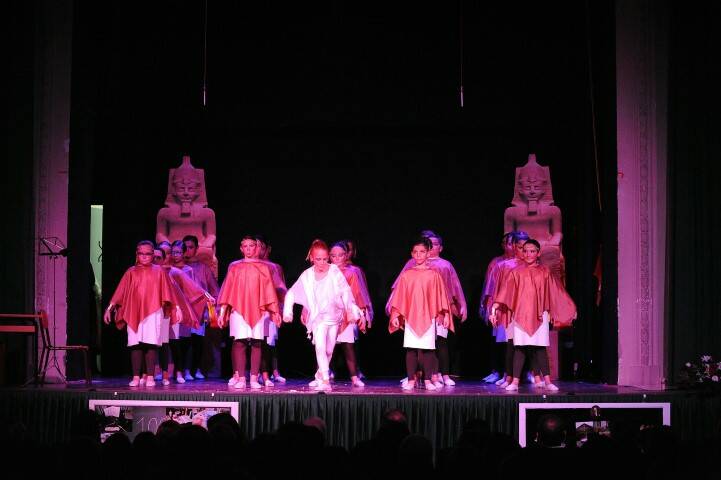 42 DSC 2737