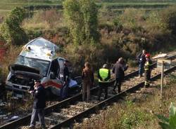 Autombulanza travolta da un treno (inserita in galleria)