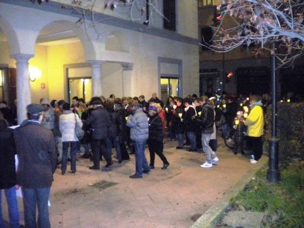 Fiaccolata contro la violenza sulle donne (inserita in galleria)