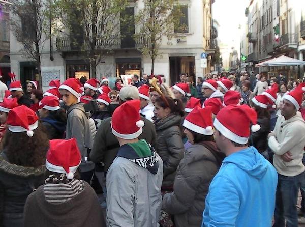 Flash mob con Babbo Natale (inserita in galleria)