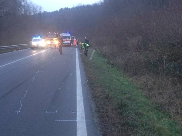 Grevissimo incidente sulla provincia, all'altezza di Lozza  (inserita in galleria)