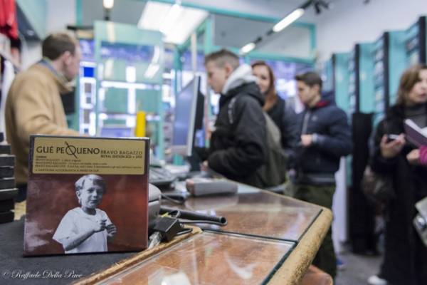 Guè Pequeno a Varese per incontrare i fan  (inserita in galleria)