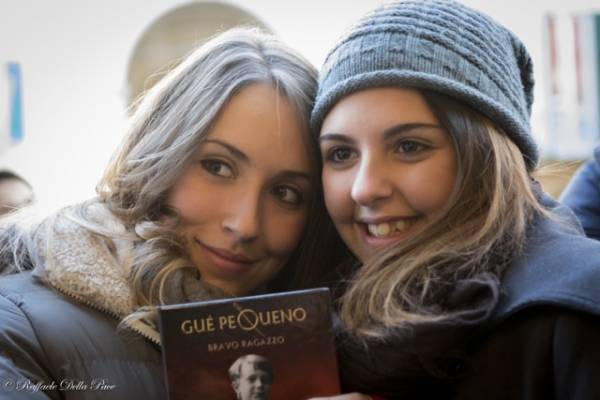 Guè Pequeno a Varese per incontrare i fan  (inserita in galleria)