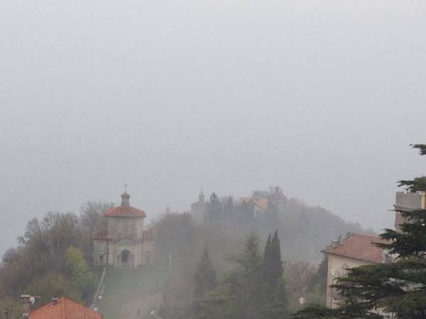 Il Sacro Monte nella nebbia (inserita in galleria)